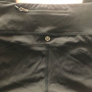 LULULEMON CAPRI SIZE 4